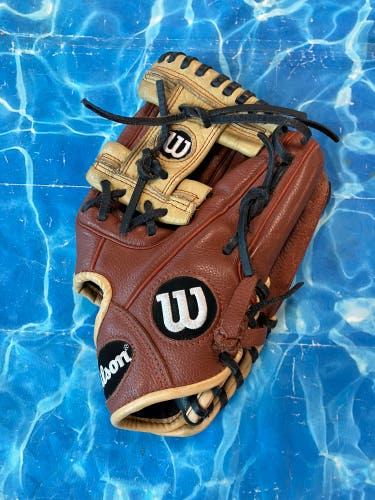 Wilson A550 RH Infield Baseball Glove 11" (Used)