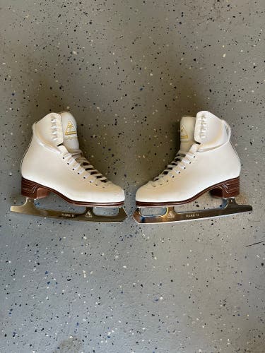 Jackson Ultima Mystique Figure Skates C Adult 4 (Used)