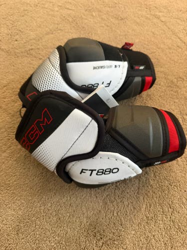 Senior Large CCM Elbow Pads )New)