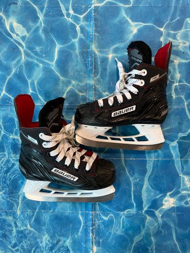Youth Bauer NS Hockey Skates Regular Width 10 (Used)
