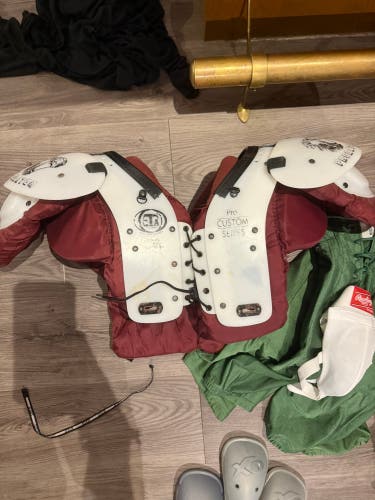 Medium Adult GT Shoulder Pads (Used)