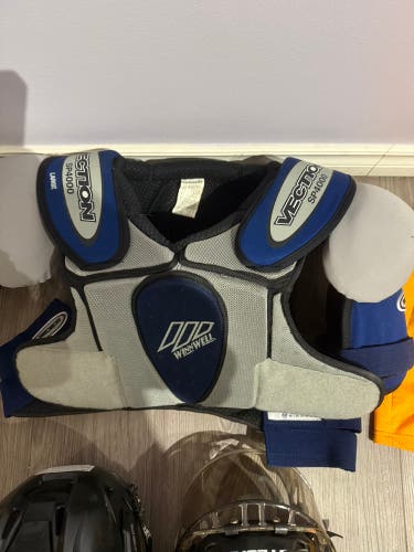Men's Medium Senior Winnwell Classic Shoulder Pads (Used)