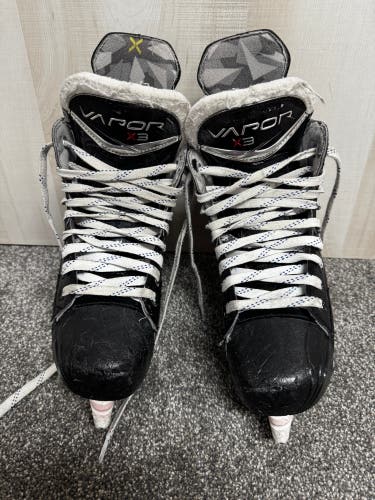 2022 Bauer Vapor X3 Hockey Skates Regular Width Size 4 (Used)
