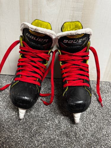 2020 Bauer Supreme 3S Hockey Skates Regular Width Size 2.5 (Used)