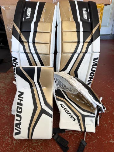 32" Vaughn Velocity V10 Regular Goalie Full Set (Used)