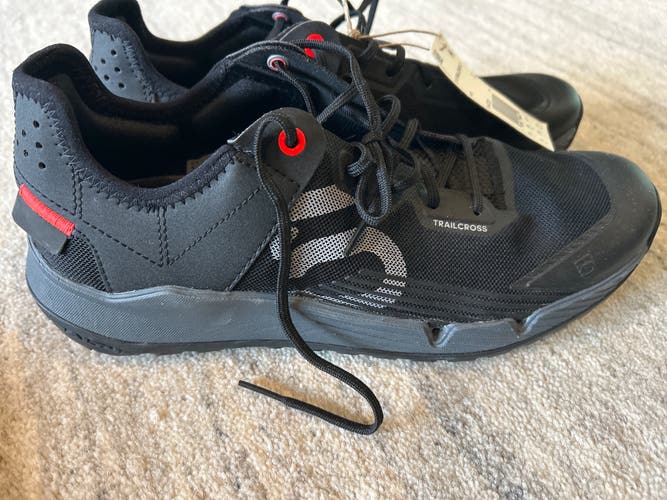 Men's Size 10 Bike Shoes (New)