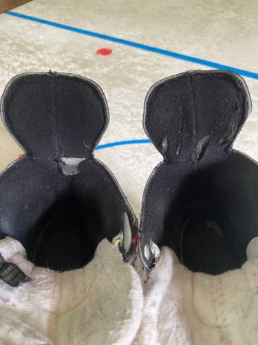 Bauer Vapor X400 Hockey Skates Size 1 (Used)