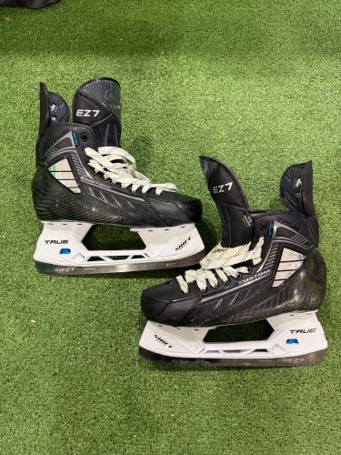Senior True SVH Pro Hockey Skates 8 (Used)