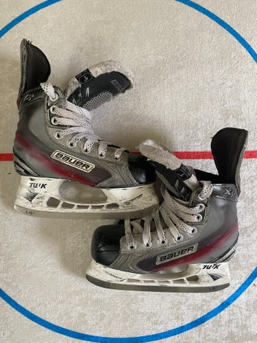 Bauer Vapor X5.0 Hockey Skates Size 1 (Used)