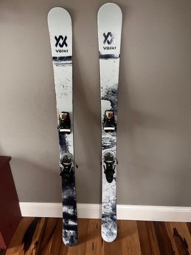 Unisex 2023 Park 157 cm Volkl Revolt 95 Skis With Bindings Max Din 12 (Used)