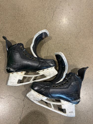 Intermediate Bauer Supreme Shadow Hockey Skates 6 (Used)