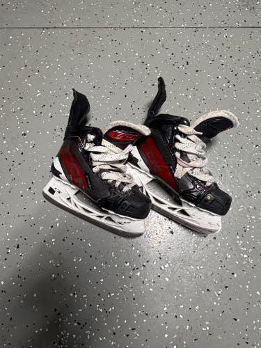 2023 CCM JetSpeed FT680 Hockey Skates Size 5 (Used) with super feet inserts