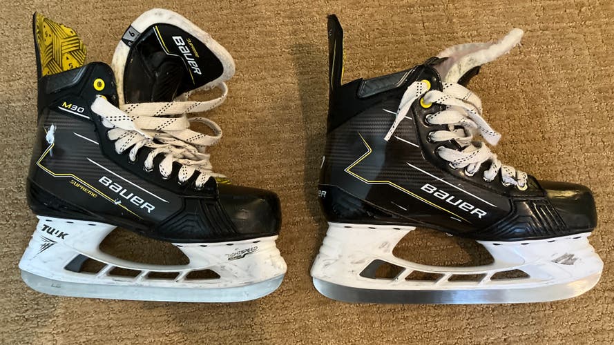 Black/Yellow 2025 Bauer Supreme M30 Hockey Skates Regular Width 9 (Used)