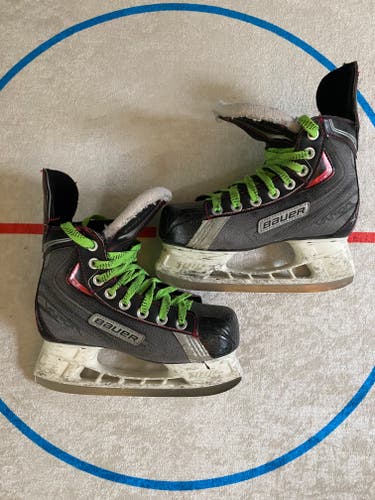 Bauer Vapor X30 Hockey Skates Size 2 (Used)