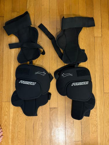 Passau Senior Hockey Goalie Knee Pads (Used)