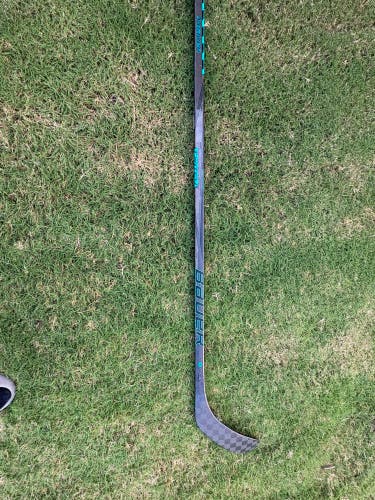 Intermediate Bauer Twitch Right Handed Hockey Stick P28M 50 Flex Pro Stock (Used)