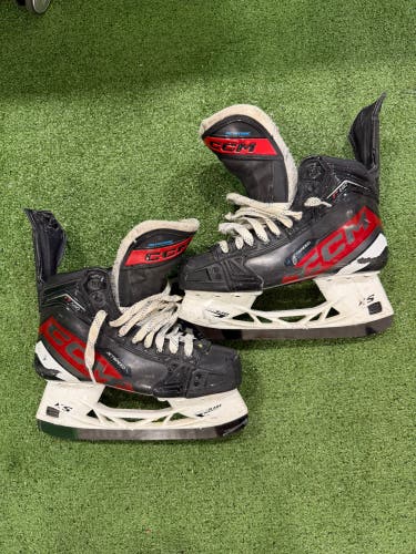 Senior CCM JetSpeed FT680 Hockey Skates 7 (Used)