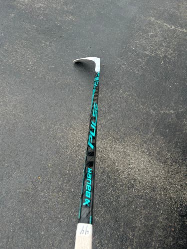 Intermediate Bauer Pulse Right Handed Hockey Stick P28 65 Flex (Used)