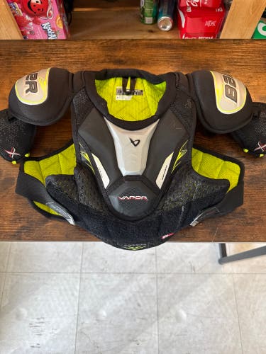 Men's Small Junior Bauer Fly 40 Shoulder Pads (Used)