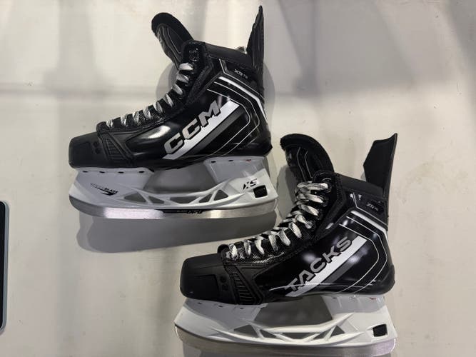 Senior CCM Tacks XR70 Hockey Skates Regular Width 8 (New)