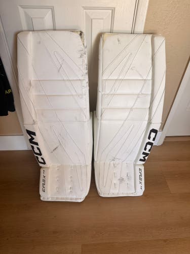 34" CCM EFlex 7 Goalie Leg Pads (Used)