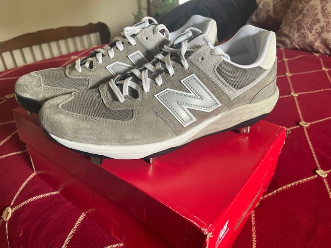 Gray Men's Size M 11.5 (W 12.5) Adult New Balance 3000v7 Low Top Metal (New)