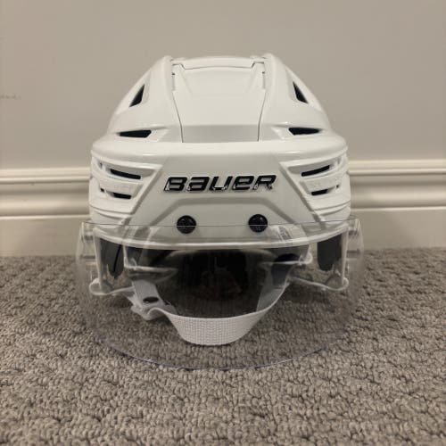 NHL PRO STOCK Toronto Maple Leafs White Medium Bauer Re-Akt 150 Helmet Pro Stock (Used)