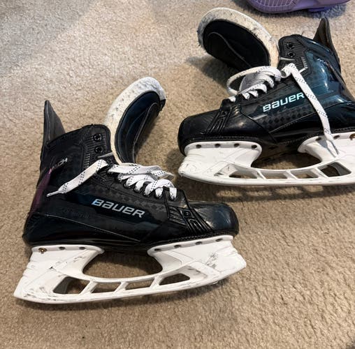 Bauer Supreme Mach Hockey Skates Size 9DA Fit 1 Custom
