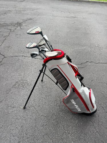 Junior Top Flite Top Flite Junior Right Handed Clubs 6 Pieces, plus bag (Used)