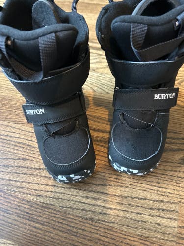 10K (Toddler) Burton Mini Grom Snowboard Boots (Used)
