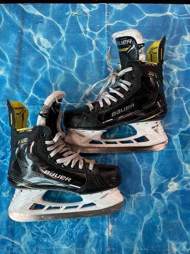 Intermediate Bauer Supreme M4 Hockey Skates Size 5.5 (Used)