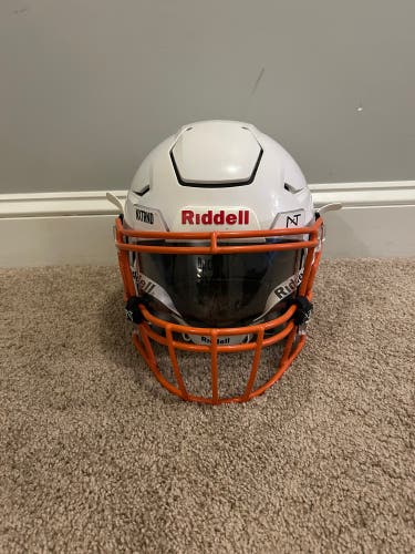 White Youth Medium Riddell SpeedFlex Helmet (Used)
