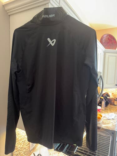 Bauer (Used) senior small long sleeve neck guard shirt
