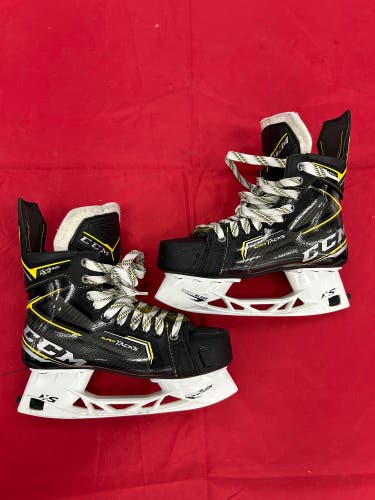 Senior CCM Classic Plus Hockey Skates Extra Wide Width 7 (Used)