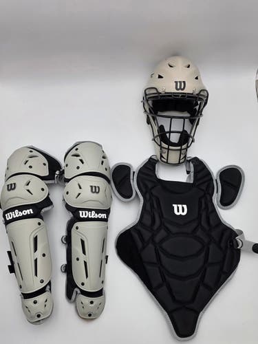 Wilson EZ Gear 2.0 Catcher’s Kit Black L/XL Youth Ages 7–12 Open Box Baseball (Like New)