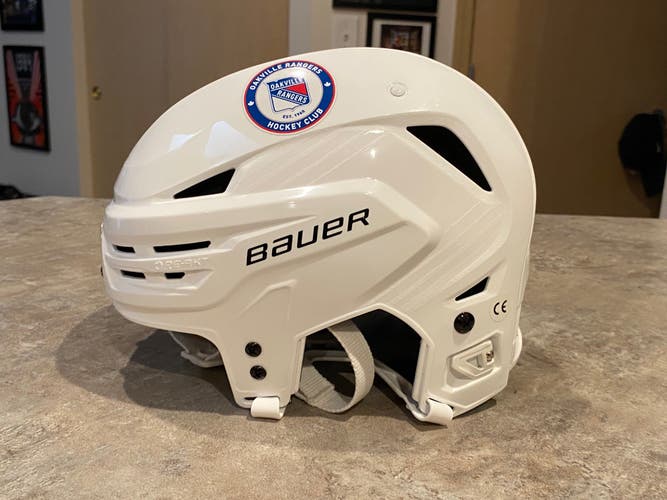 Medium Bauer Re-Akt 85 Helmet (Used)
