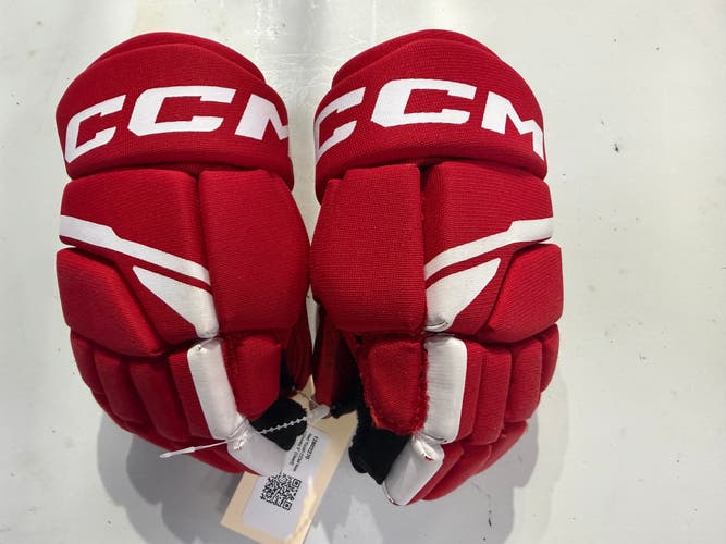 Red Youth CCM Next Gloves 9" (Used)
