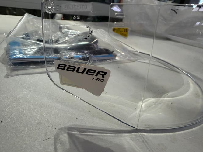 Medium Senior Bauer Pro straight Cages, Visors & Shields Visor (New)