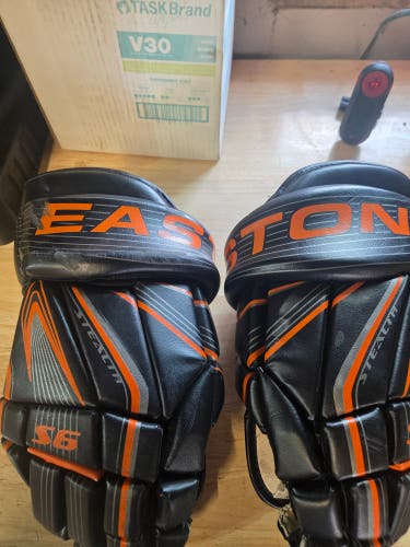 Easton Stealth S6 Gloves 14" (Used)