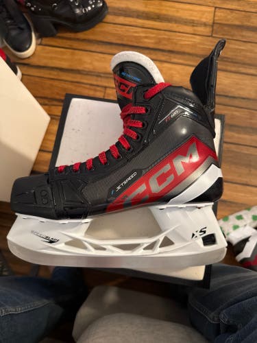 CCM JetSpeed FT 680 Hockey Skates Regular Width 8 (Used)