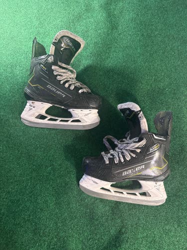 Intermediate Bauer Supreme M40 Hockey Skates (Fit 3) Size 4 (Used)