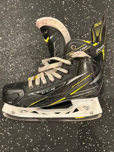 CCM Ultra Tacks Hockey Skates Regular Width Size 5 (Used)