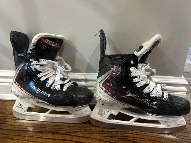 Bauer Vapor Fly40 Hockey Skates Size 5 (Used)