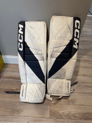 28" CCM EFlex 6.5 Goalie Leg Pads (Used)