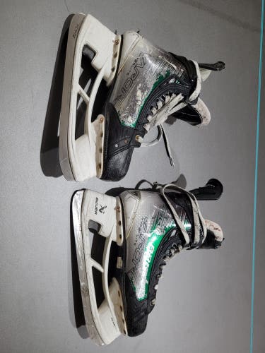 Bauer vapor hyperlite2 custom green skates (SHL) with custom blades 272 mm with team logo