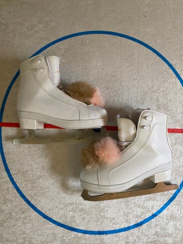 American Pom Pom Figure Skates Adult 7 (Used)