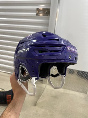 Medium Bauer Re-Akt 155 Helmet (Used)