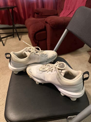 White Men's Size M 10.0 (W 11.0) Adult Nike Mike trout Molded Cleats Cleats (Used)