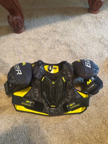 Medium Senior Bauer Supreme M3 Shoulder Pads (Used)