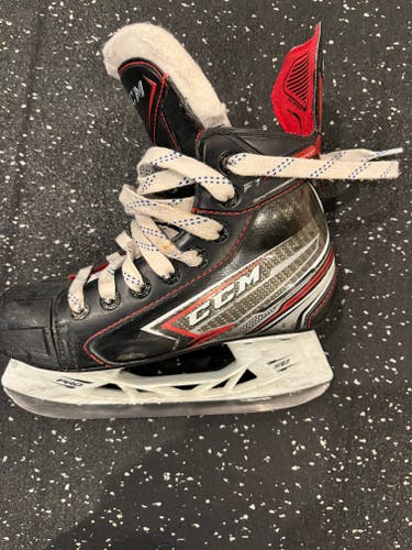 CCM JetSpeed FT2 Hockey Skates Regular Width 13.5 (Used)
